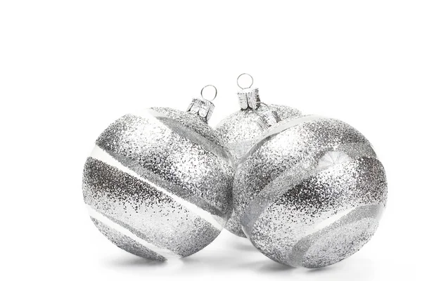 Três bolas de Natal claras com listras brilhantes — Fotografia de Stock