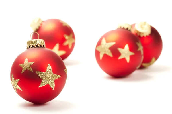 Röd jul boll inför andra — Stockfoto
