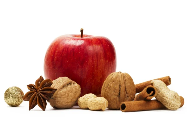 Jablko skořice anýz a oříšky — Stock fotografie