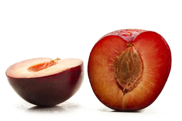 Two half plums — Stock Photo, Image