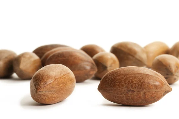 Dva pekanové ořechy před mnoha — Stock fotografie