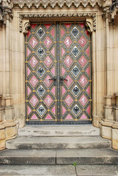 哥特式教堂门口 — 图库照片