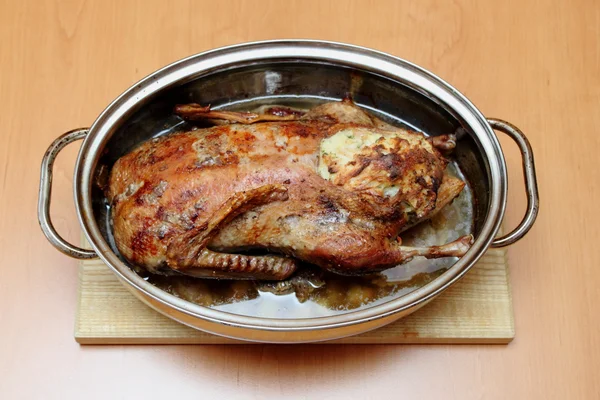 Roasted duck in pan on the wooden desk — Stock Photo, Image