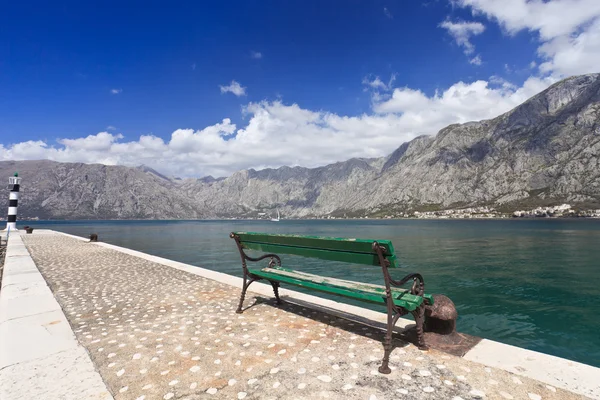 Banco verde en Kotor Bay, Montenegro —  Fotos de Stock