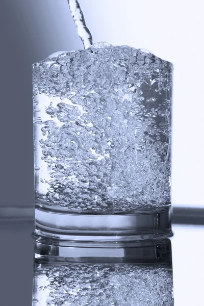 杯子里的水 — 图库照片