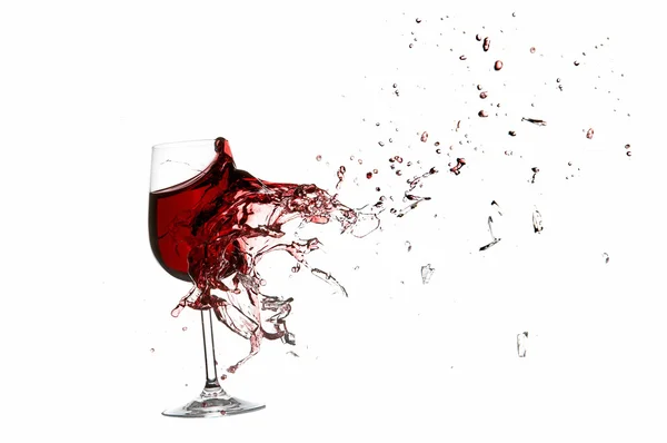 Robbanás egy pohár vörös bor elszigetelt fehér. XXL. — Stock Fotó
