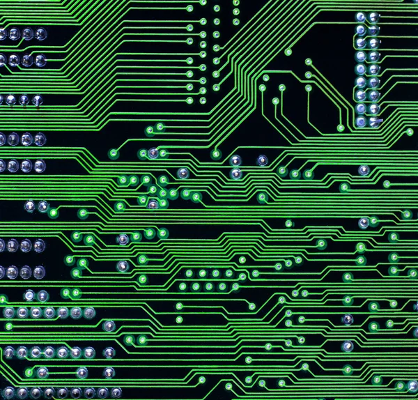 Close up van computer circuit bord in het zwart — Stockfoto