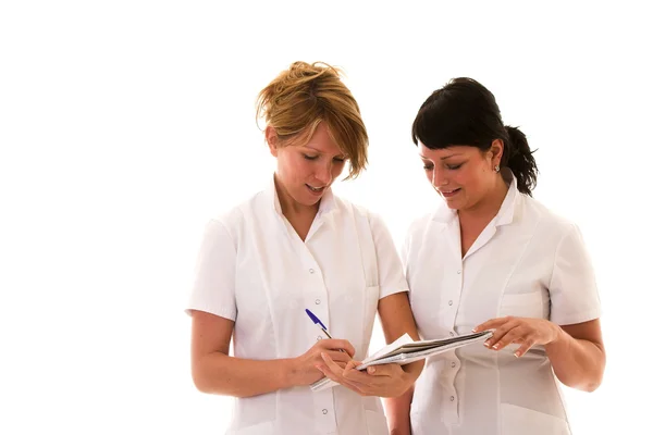 Twee verpleegkundigen voldoen aan — Stockfoto