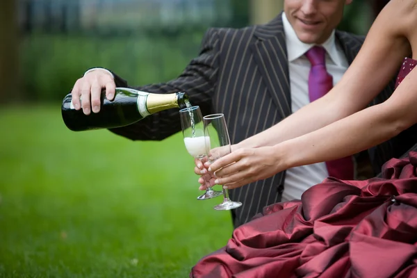 Şampanya dökme — Stok fotoğraf