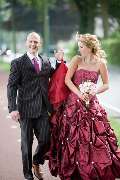 Boldog ifjú házasok — Stock Fotó