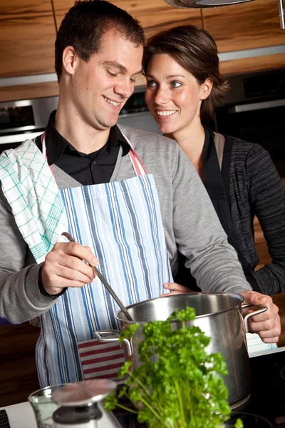 Cucinare insieme — Foto Stock