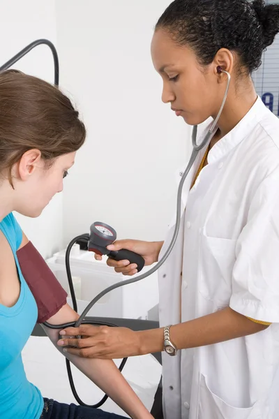 血圧を測定 — ストック写真
