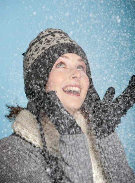 Chica de invierno feliz —  Fotos de Stock