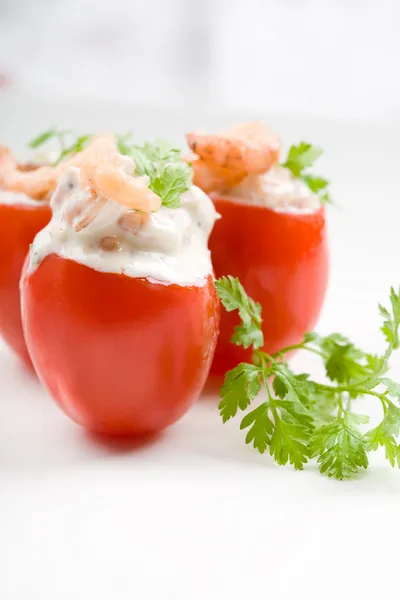 Deliciosos tomates rellenos — Foto de Stock