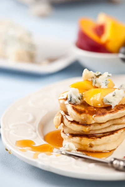 Pancakes with fruit and cheese — Stock Photo, Image