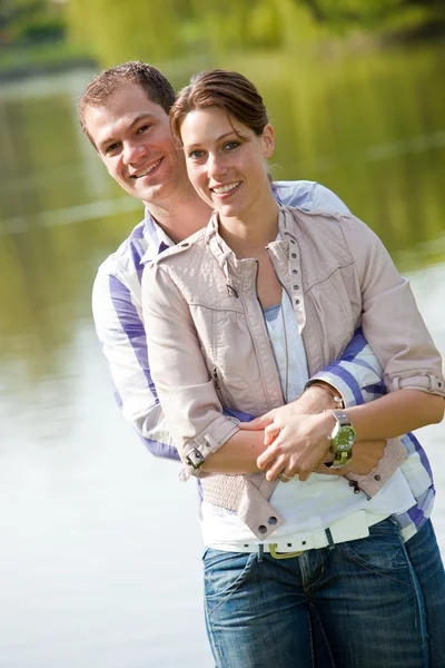 Krásný mladý pár spolu — Stock fotografie