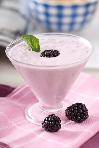 BlackBerry йогурт льстец — стокове фото