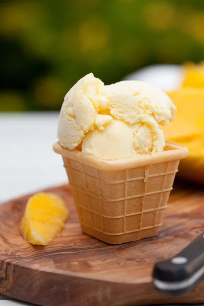 Mango icecream — Stockfoto