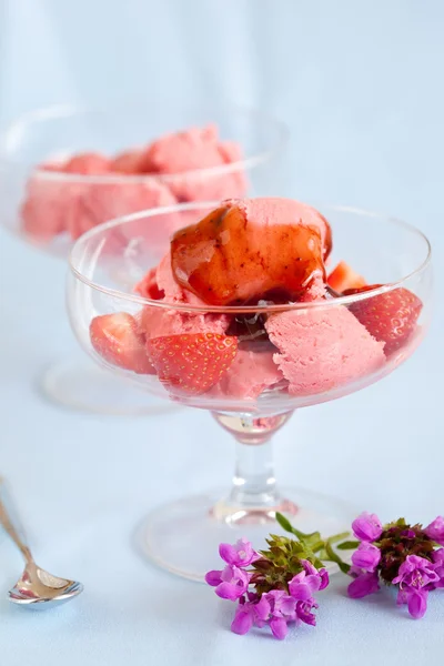 Frozen yogurt — Stock Photo, Image