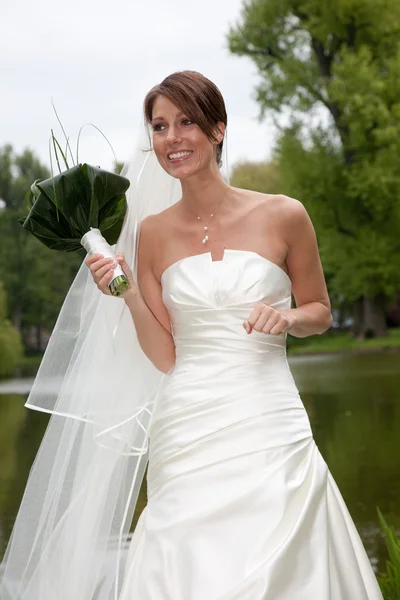 Невеста вся взволнована — стоковое фото