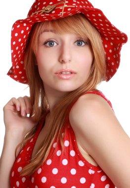 Kırmızı elbise ve şapka ile şirin kız
