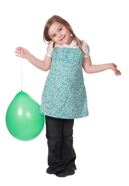 Κοπέλα που κρατά ένα πράσινο μπαλόνι — Φωτογραφία Αρχείου