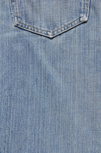 Текстура заднего кармана синего джинса — стоковое фото