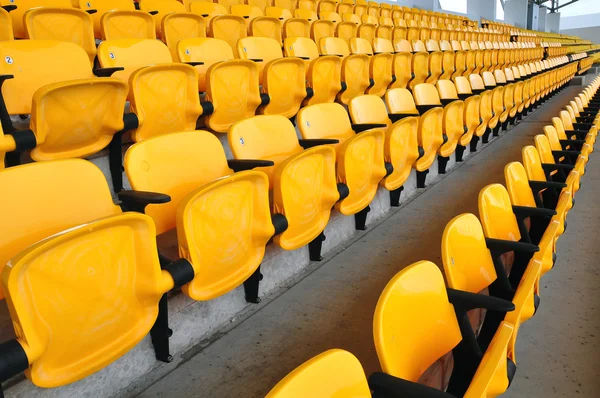 Gelber Sitz im Fußballstadion — Stockfoto