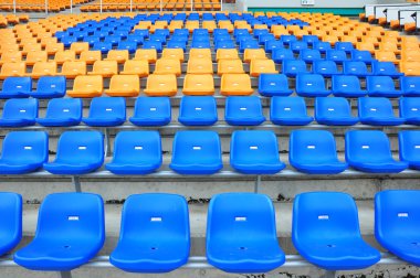 blauwe en oranje zetel in Stadion 2