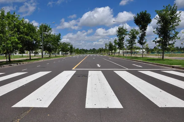 Zebra promenad sätt trafikmärke — Stockfoto