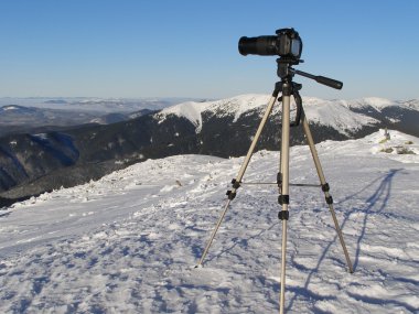 kamera ve dağlar