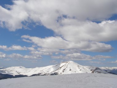 Dağlar ve Bulutlar