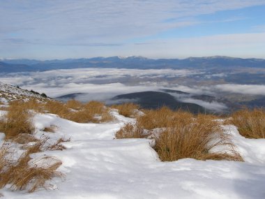 sabah ve dağlar.