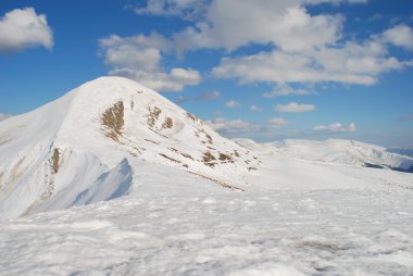 Dağlar ve Bulutlar