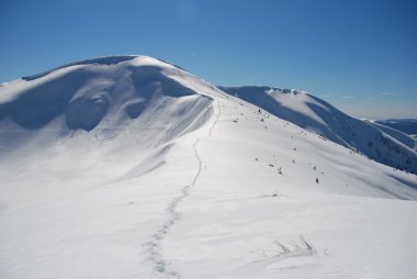 dağlarda izlemek