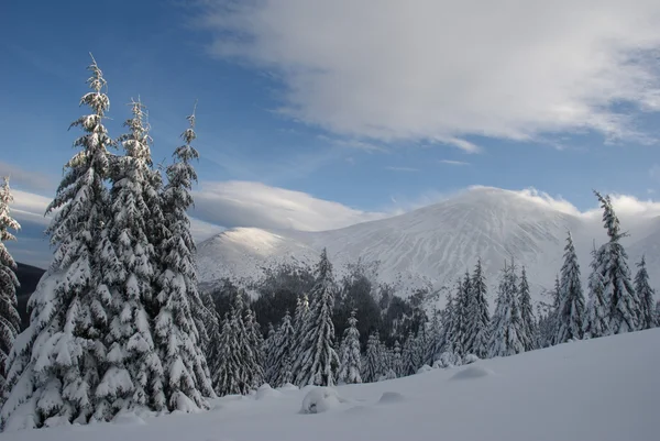 Зимняя белая гора . — стоковое фото