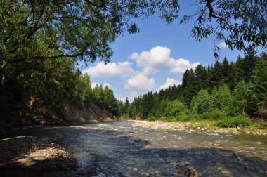 küçük dağ Nehri.