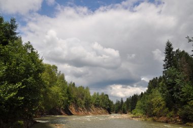 küçük dağ Nehri.