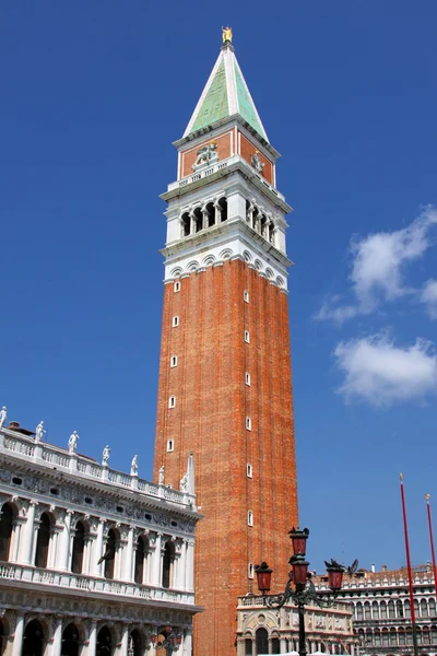 Campanile in het san marco plein Venetië — Stockfoto