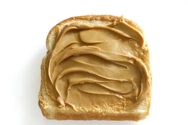 在白面包上的奶油 peanutbutter — 图库照片