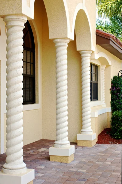 Colunas de construção Florida — Fotografia de Stock