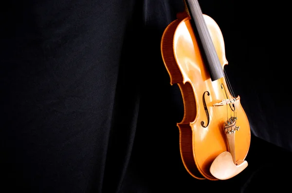 Cuerpo de violín apoyado en negro — Foto de Stock
