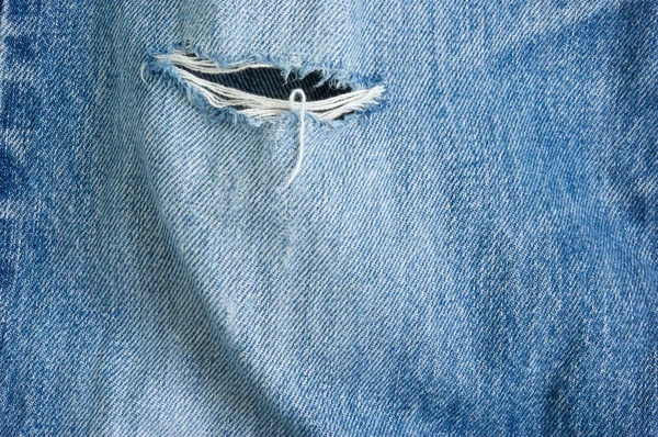 Hole in spijkerbroek — Stockfoto