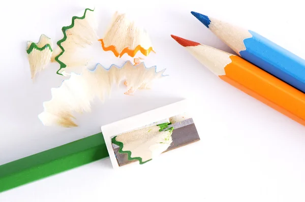 Заточка цветного карандаша — стоковое фото