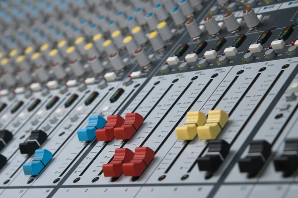Professionele geluid mixer close-up — Stockfoto