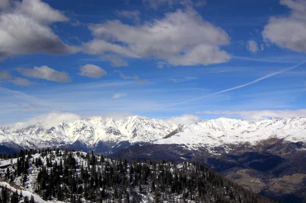 Italienische Alpen zum Skifahren — Stockfoto