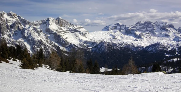 Italiaanse Alpen voor skiën — Stockfoto