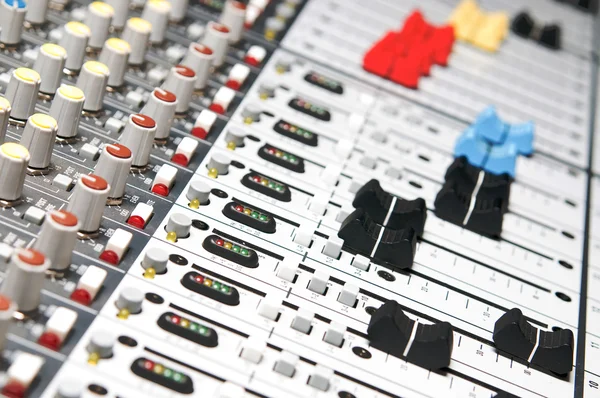 Professionele geluid mixer close-up — Stockfoto