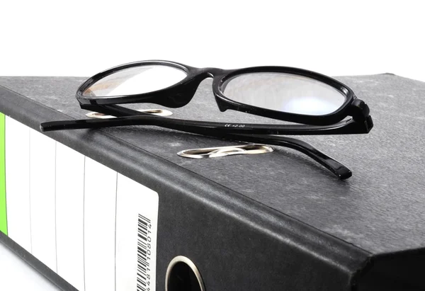 Óculos de olho e pasta — Fotografia de Stock