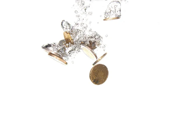 Mynt i vatten — Stockfoto